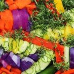 Sådan kan du udnytte dit juliennejern fra Rösle til at lave dekorative og velsmagende salater